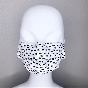 White w Black Dots Mask Filter Pocket & Nose Wire